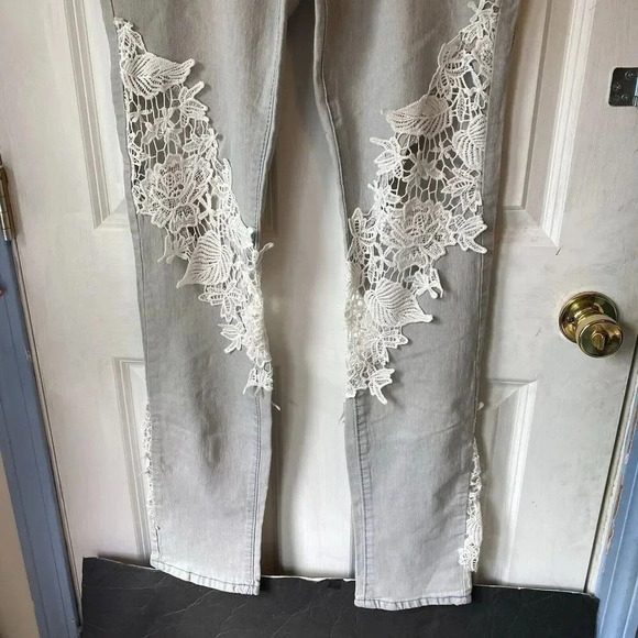 Youboya Y2K Women’s Mid Rise Jeans Size 34/M Light Wash Gray Lace Fairy Pockets - Picture 6 of 9
